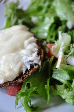 Lämmin savulahnaleipä