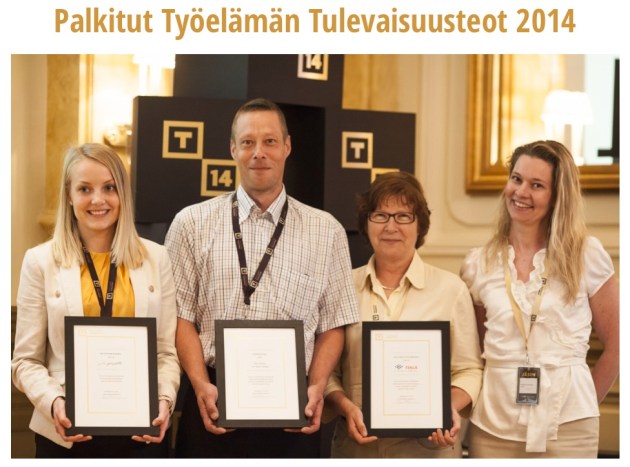 Kuvassa vasemmalla Lyyti Oy:n Anni Keloharju, joka vastaanotti kunniamaininnan.